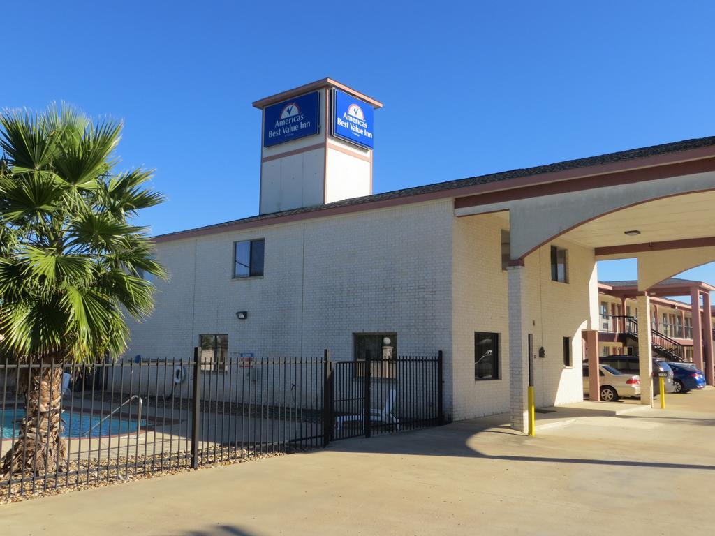Americas Best Value Inn & Suites Hempstead Exteriör bild