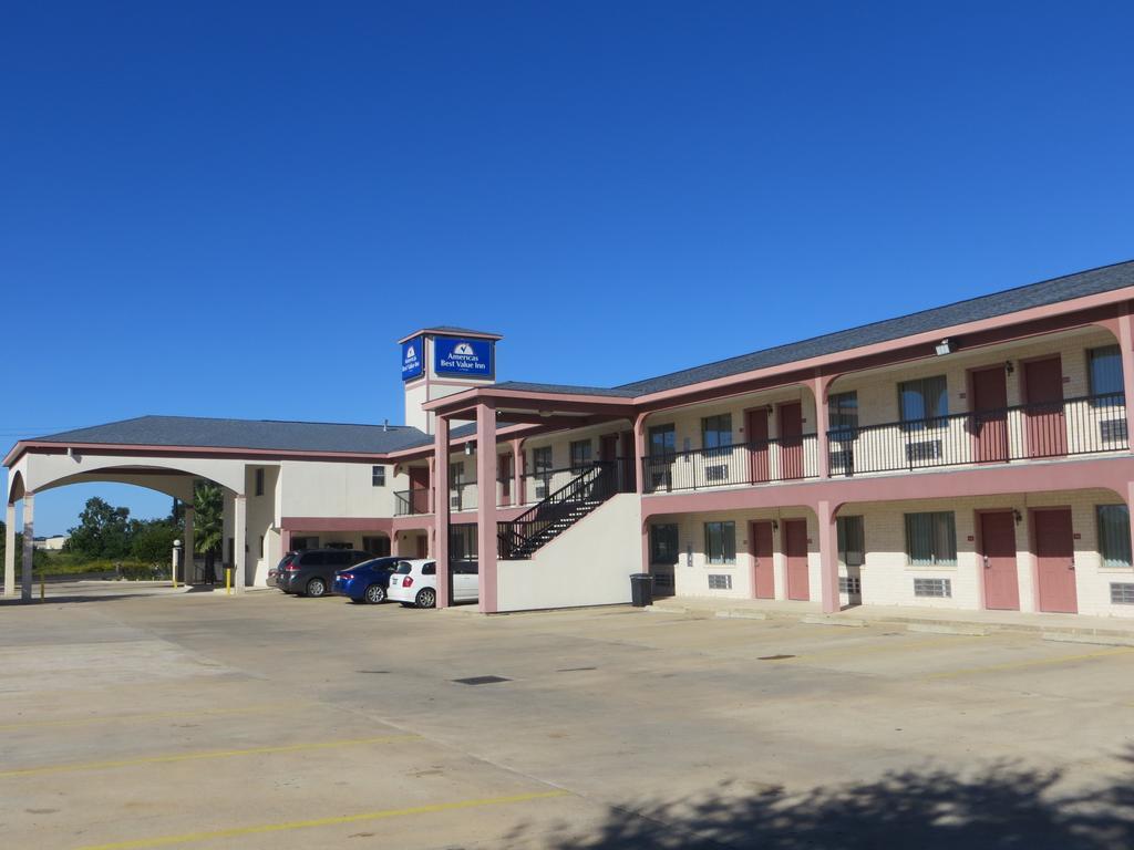 Americas Best Value Inn & Suites Hempstead Exteriör bild