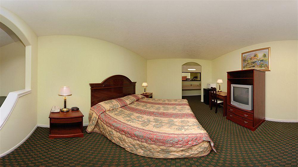 Americas Best Value Inn & Suites Hempstead Exteriör bild