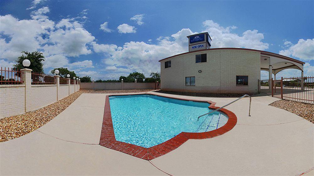 Americas Best Value Inn & Suites Hempstead Exteriör bild
