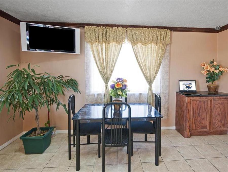 Americas Best Value Inn & Suites Hempstead Exteriör bild