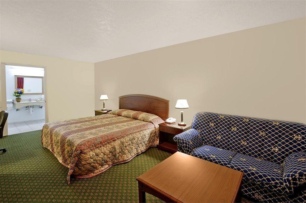 Americas Best Value Inn & Suites Hempstead Exteriör bild