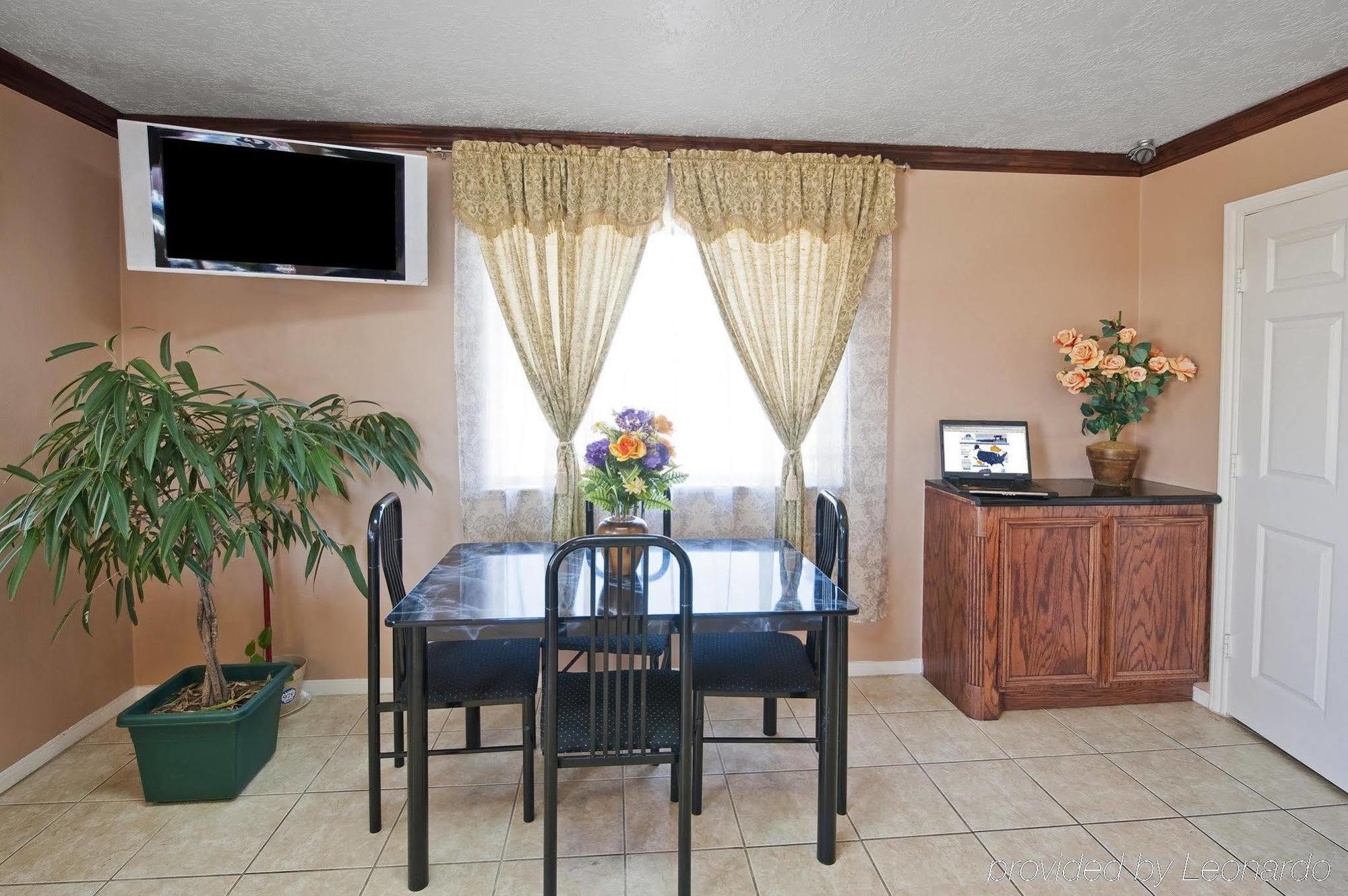 Americas Best Value Inn & Suites Hempstead Exteriör bild