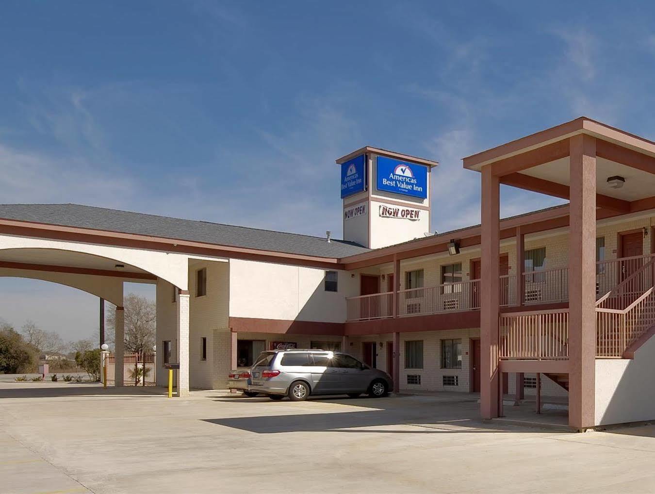 Americas Best Value Inn & Suites Hempstead Exteriör bild