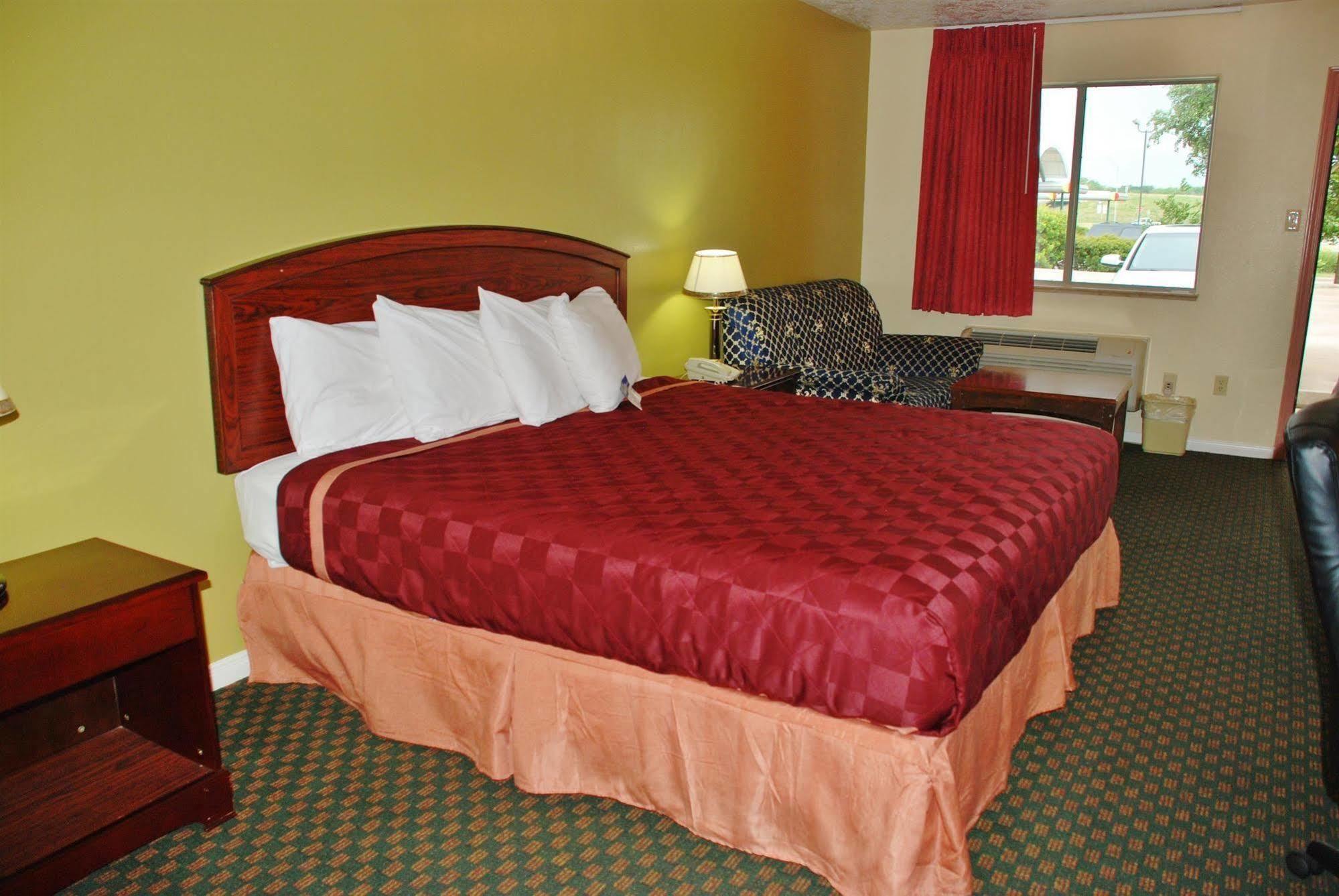 Americas Best Value Inn & Suites Hempstead Exteriör bild