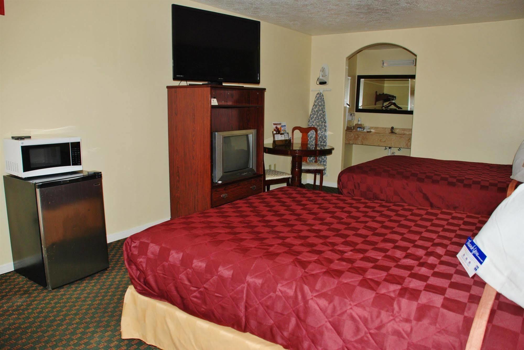 Americas Best Value Inn & Suites Hempstead Exteriör bild