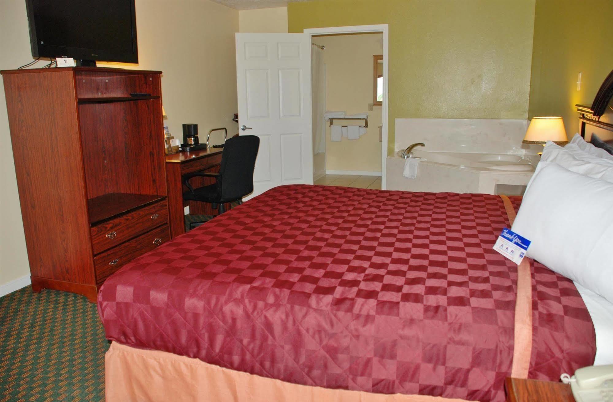 Americas Best Value Inn & Suites Hempstead Exteriör bild